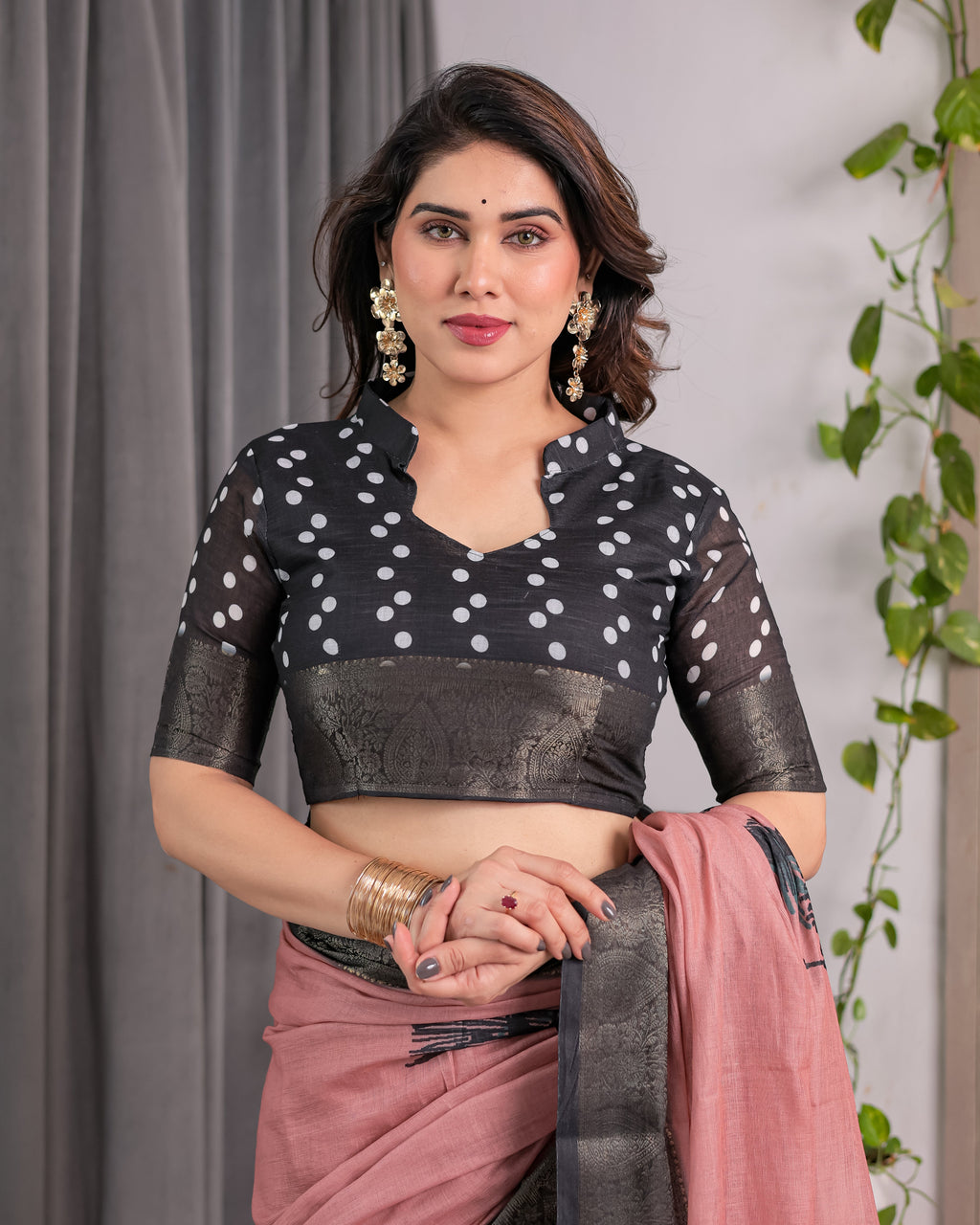 Blush Pink Handloom Linen Saree with Artistic Bearded Face Pallu Print & Black Zari Border | Attached Blouse | 5.5m Saree + 0.8m Blouse