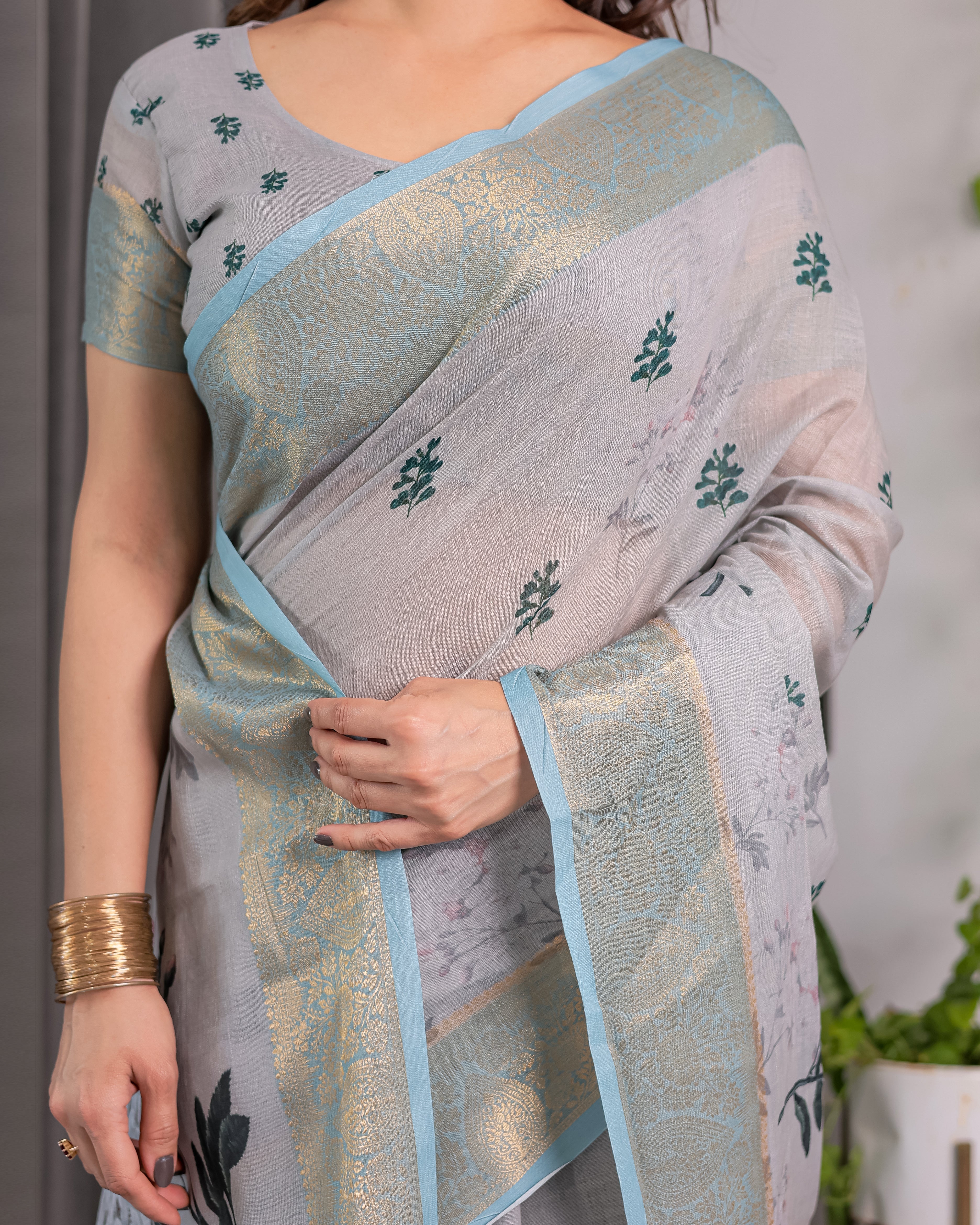 Elegant Ice Grey Handloom Linen Saree with Floral Print, Gold Zari Border & Tassel Detailing | Attached Blouse Piece | 5.5m Saree + 0.8m Blouse