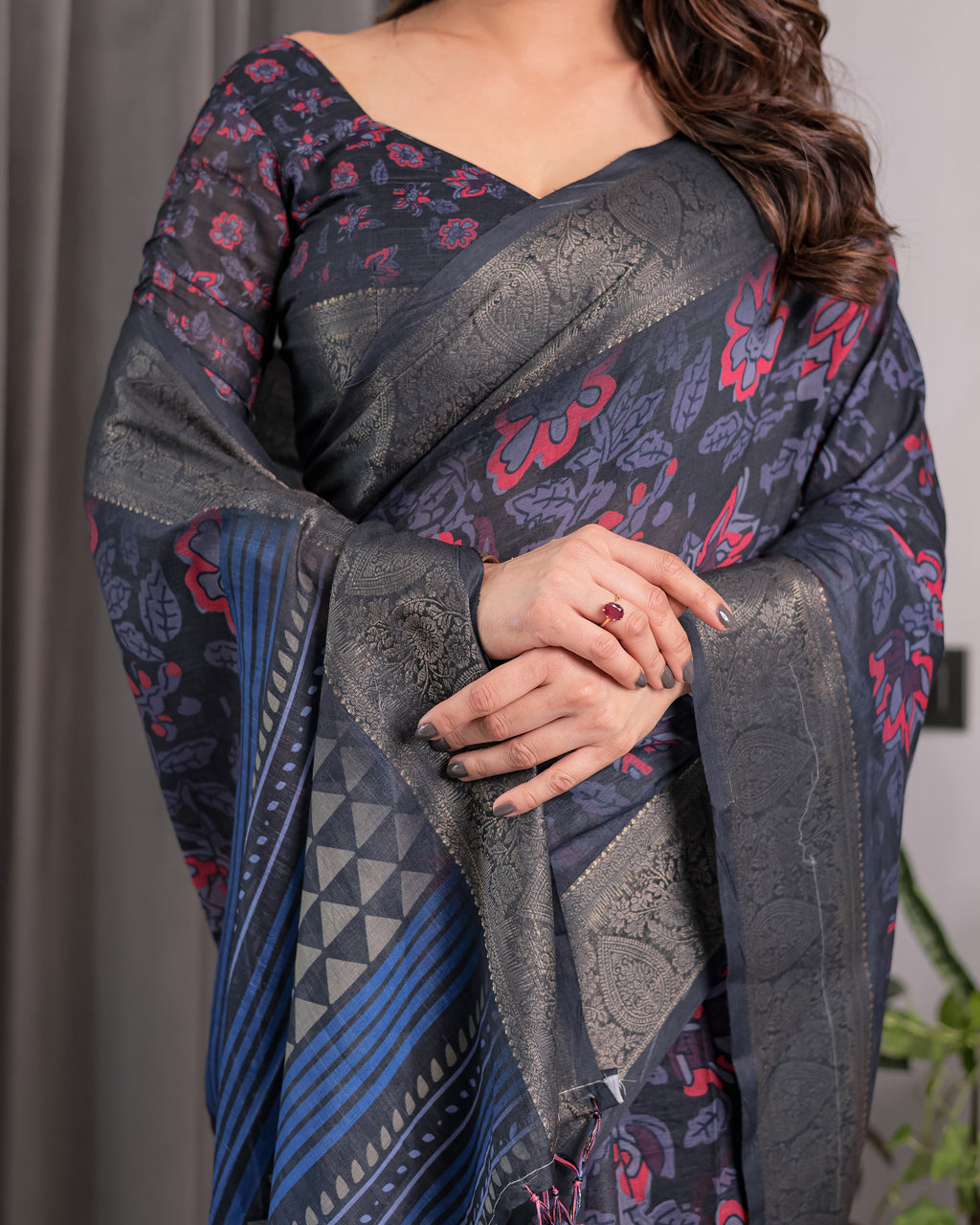 Navy Blue Handloom Linen Saree with Red Floral Print & Geometric Patterned Pallu | Antique Zari Border & Tassels | Attached Blouse | 5.5m Saree + 0.8m Blouse