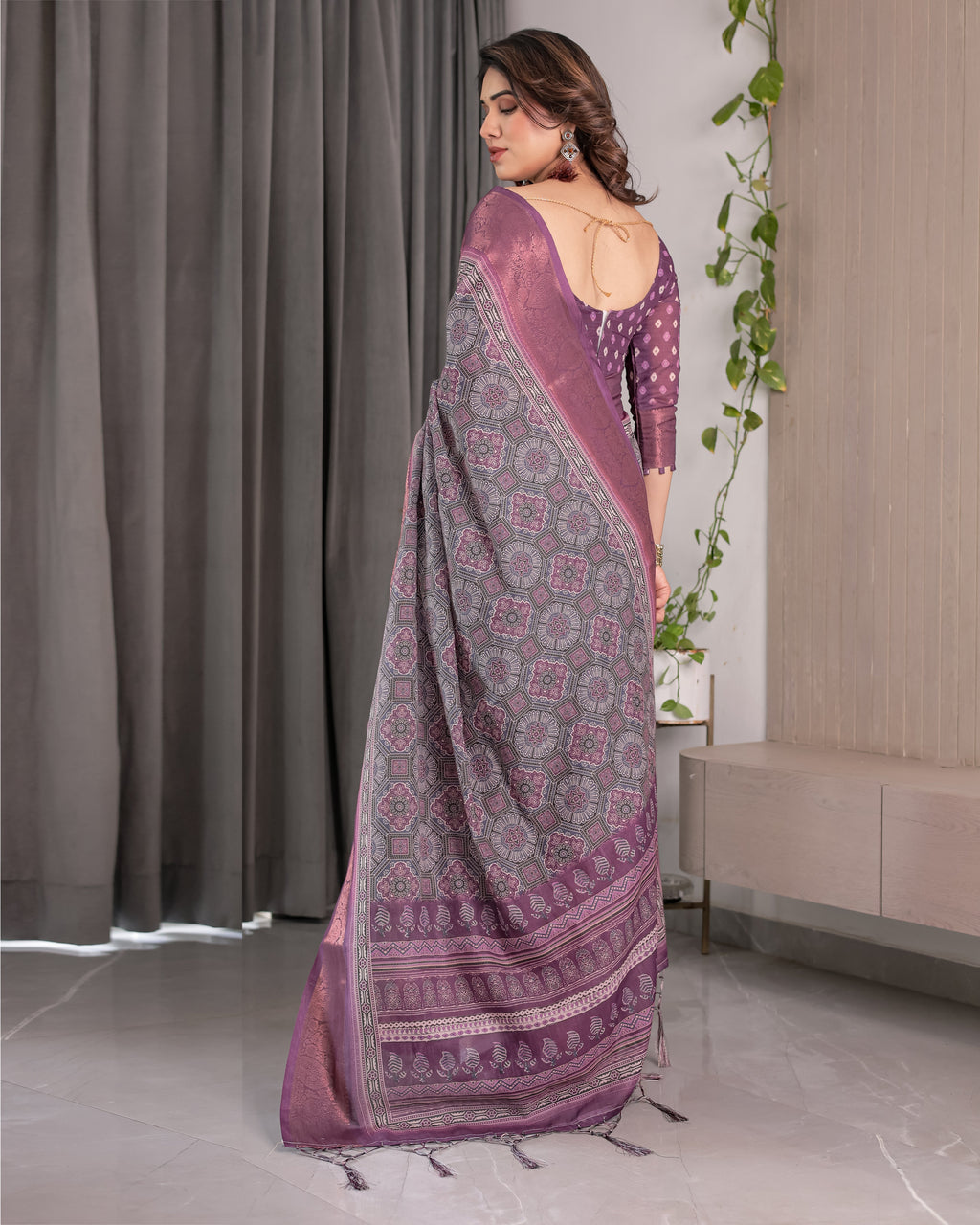 Dusty Purple Handloom Linen Printed Saree with Zari Border, Geometric Floral Motifs & Tasselled Pallu | Attached Blouse Piece | 5.5m Saree + 0.8m Blouse